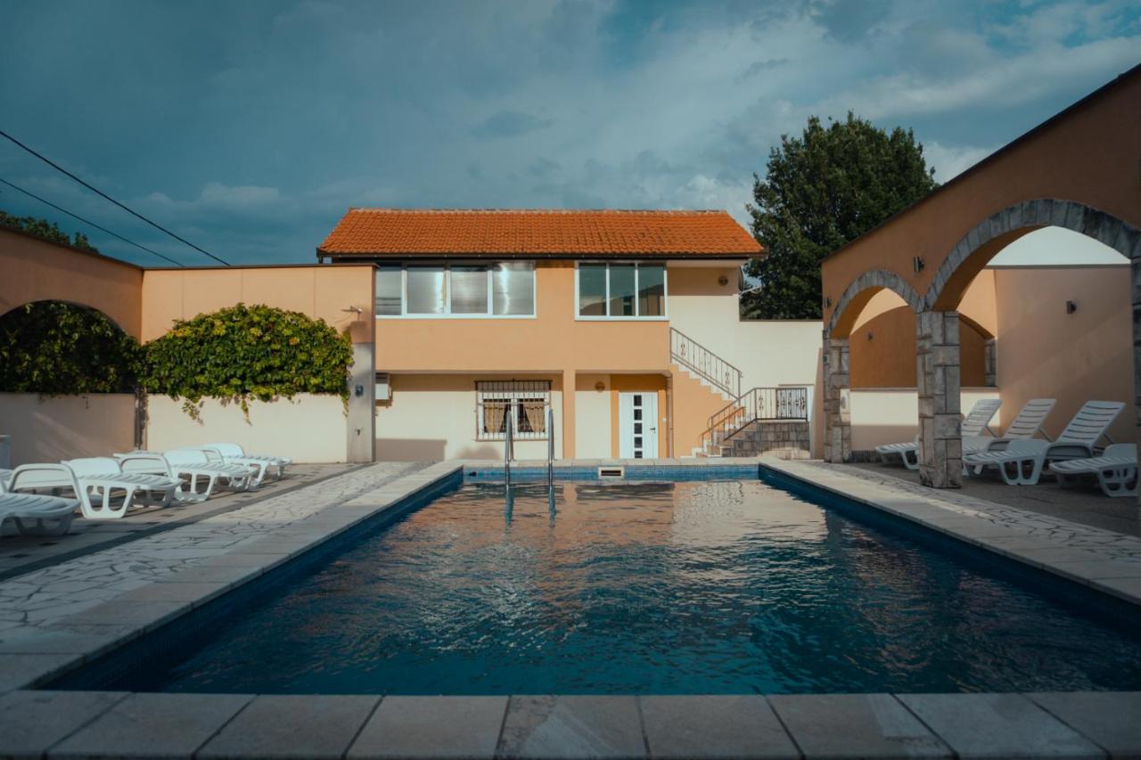 Holiday Home Rozic - Villa With Private Seasonal Heated Pool Mostar Eksteriør bilde