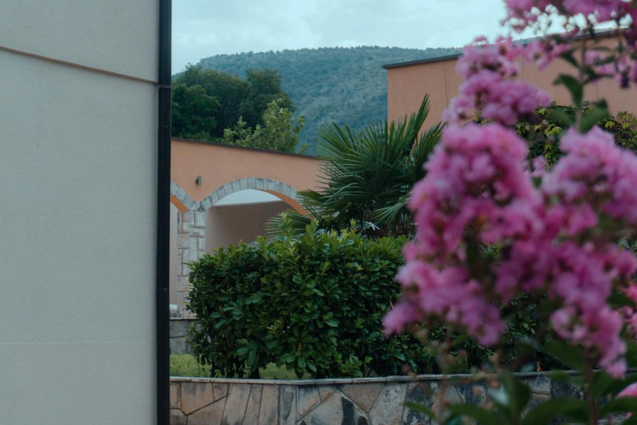 Holiday Home Rozic - Villa With Private Seasonal Heated Pool Mostar Eksteriør bilde