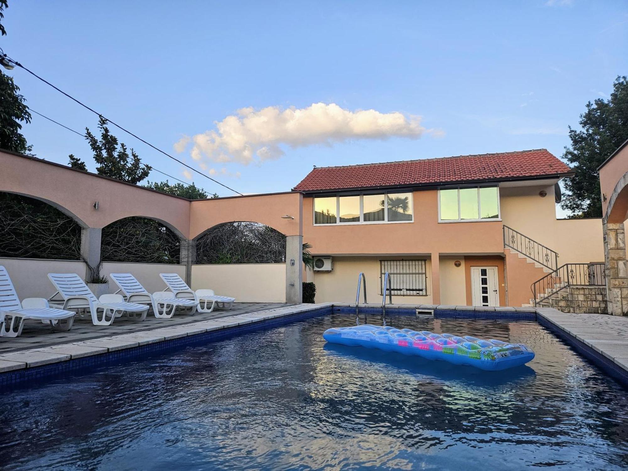 Holiday Home Rozic - Villa With Private Seasonal Heated Pool Mostar Eksteriør bilde