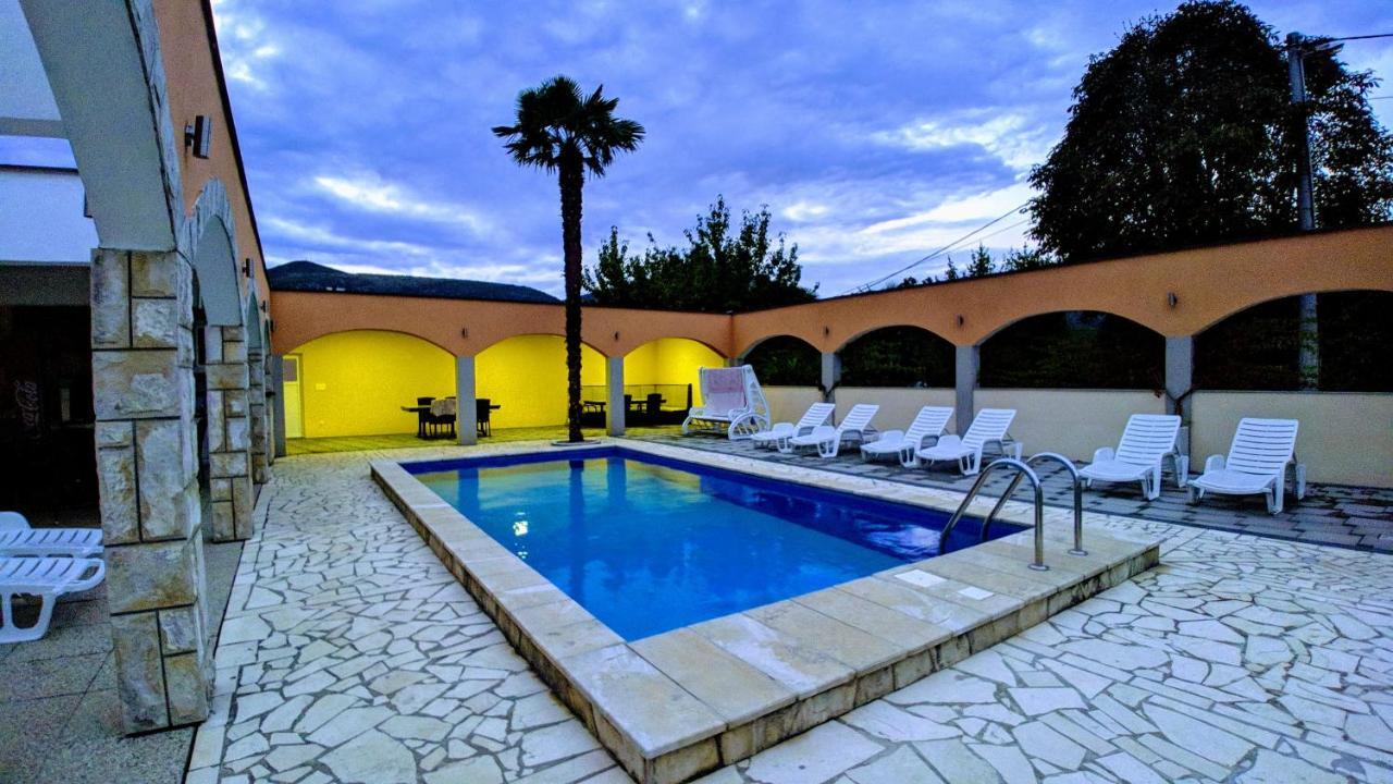Holiday Home Rozic - Villa With Private Seasonal Heated Pool Mostar Eksteriør bilde